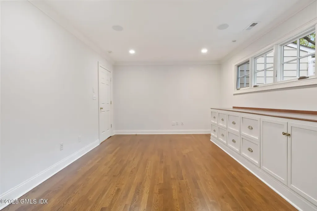 44 Indian Head Road Riverside CT 06878