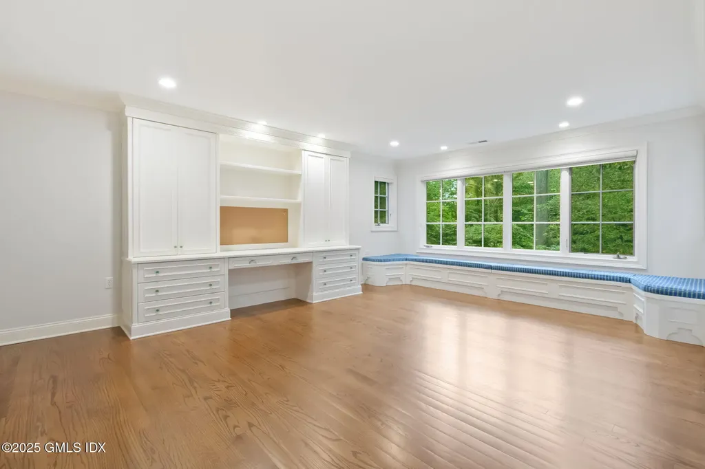 44 Indian Head Road Riverside CT 06878