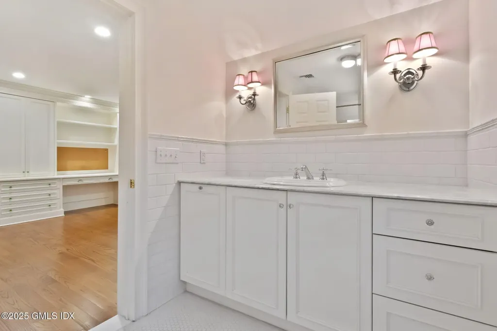 44 Indian Head Road Riverside CT 06878