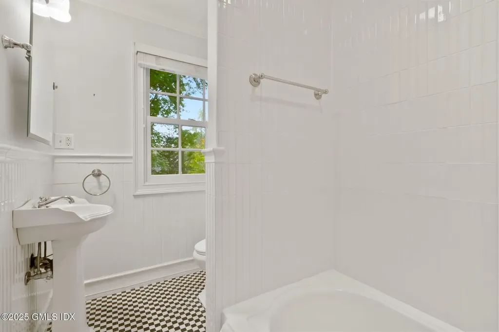 44 Indian Head Road Riverside CT 06878