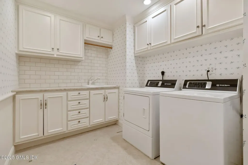 44 Indian Head Road Riverside CT 06878