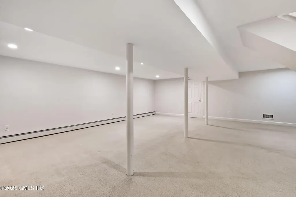 44 Indian Head Road Riverside CT 06878