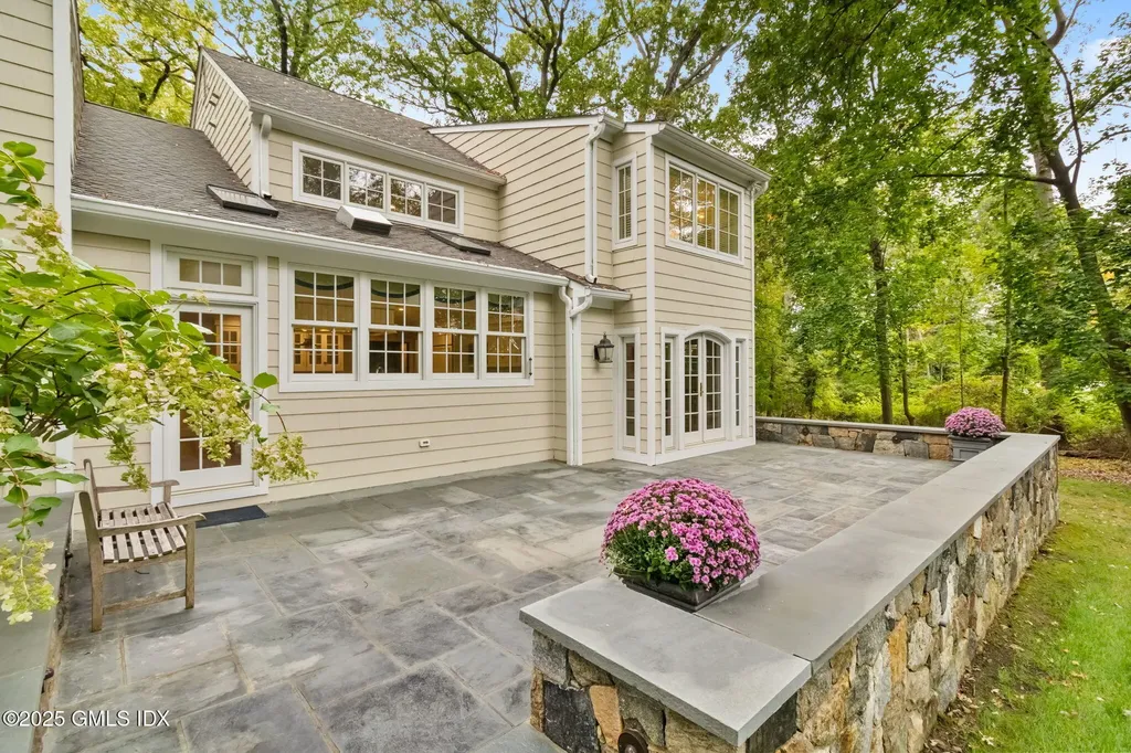 44 Indian Head Road Riverside CT 06878