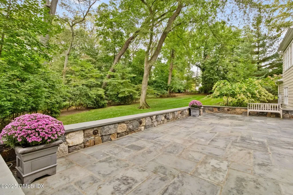 44 Indian Head Road Riverside CT 06878