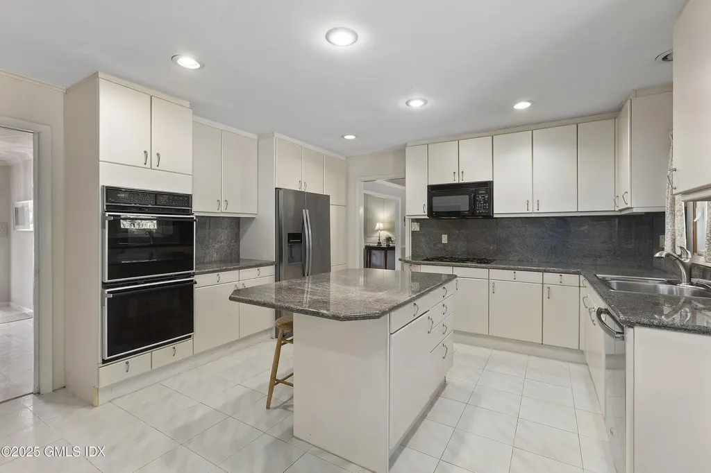 46 Stonehedge Drive South Greenwich CT 06831