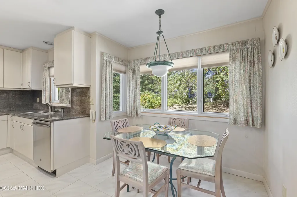 46 Stonehedge Drive South Greenwich CT 06831