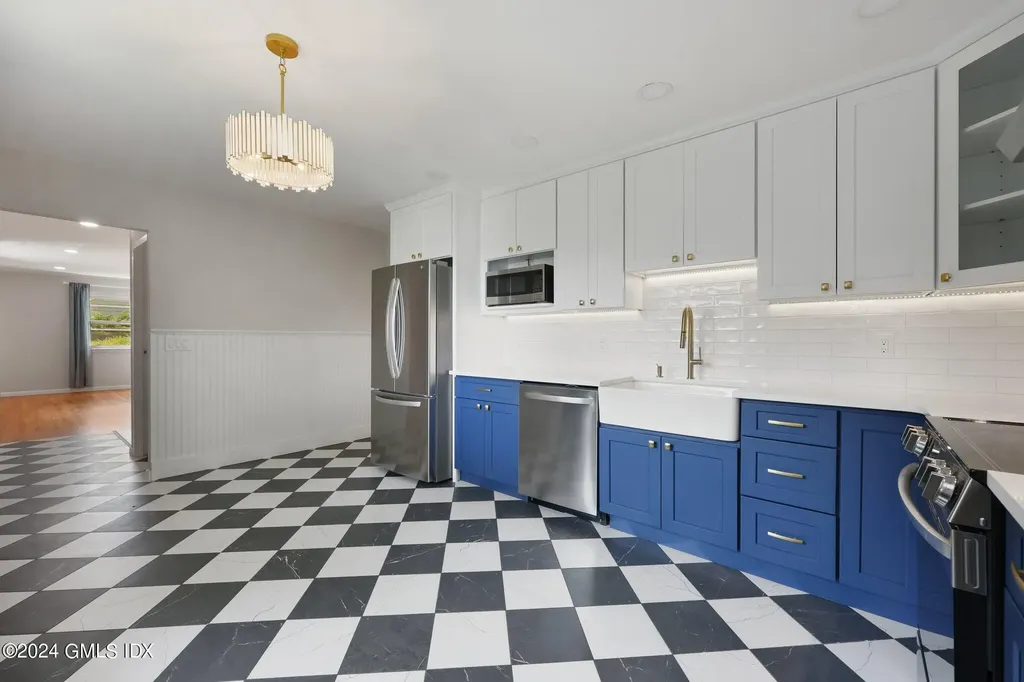 13 1/2 Hickory Drive Greenwich CT 06831