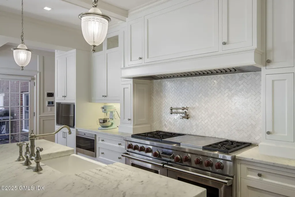 177 Long Close Road Stamford CT 06902