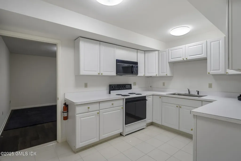 177 Long Close Road Stamford CT 06902