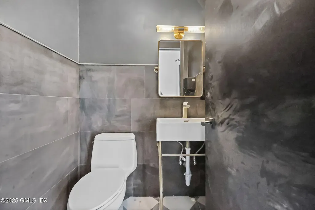 10 N Water Street Greenwich CT 06830