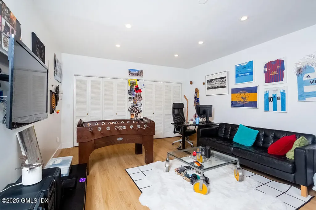 2 Horseshoe Road Cos Cob CT 06807