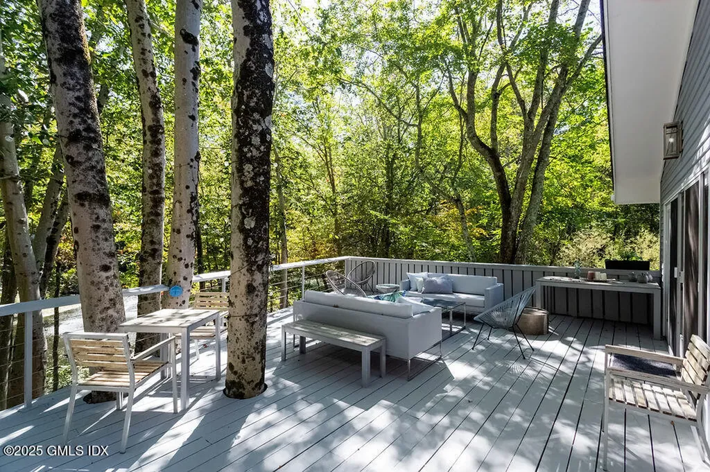 2 Horseshoe Road Cos Cob CT 06807