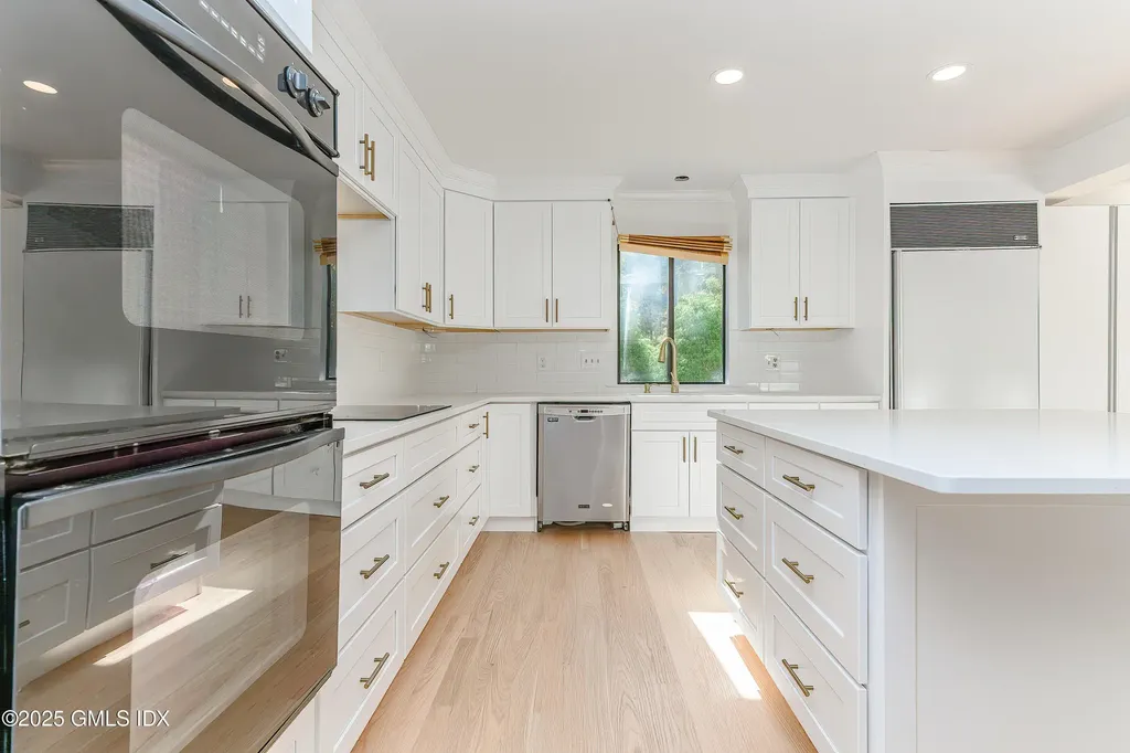 180 Riverbank Road Stamford CT 06903