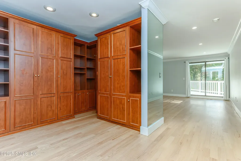 180 Riverbank Road Stamford CT 06903