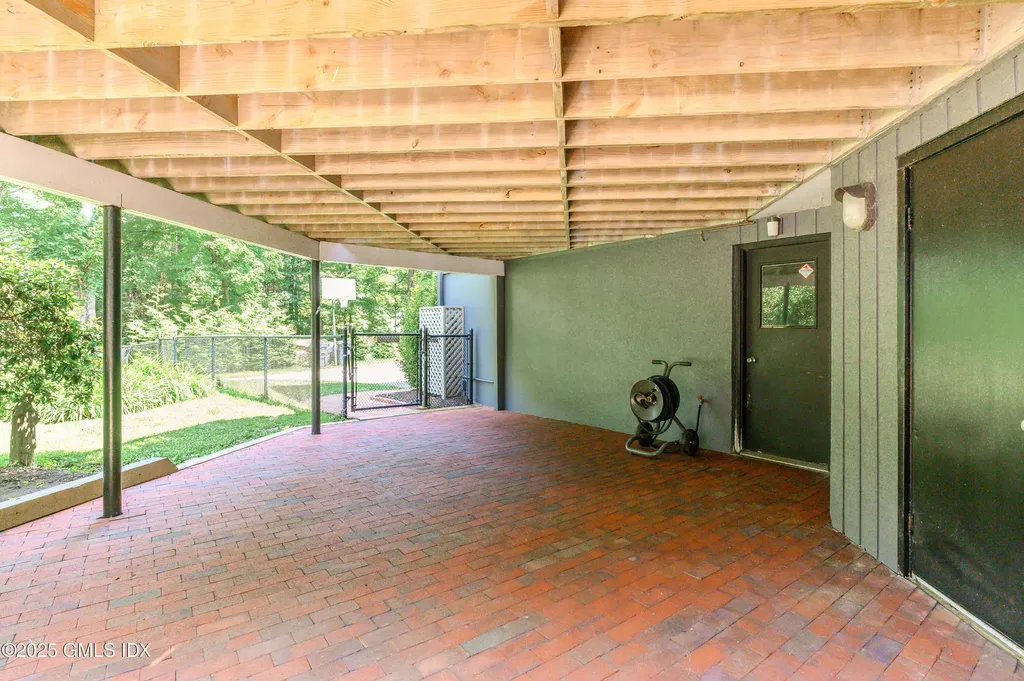 180 Riverbank Road Stamford CT 06903