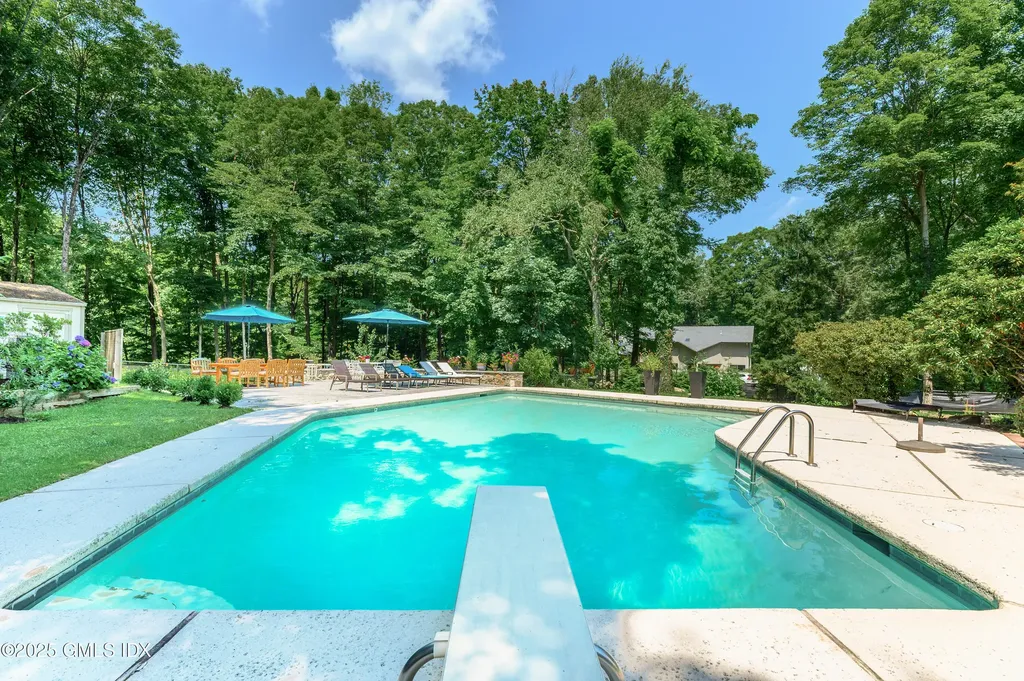 180 Riverbank Road Stamford CT 06903