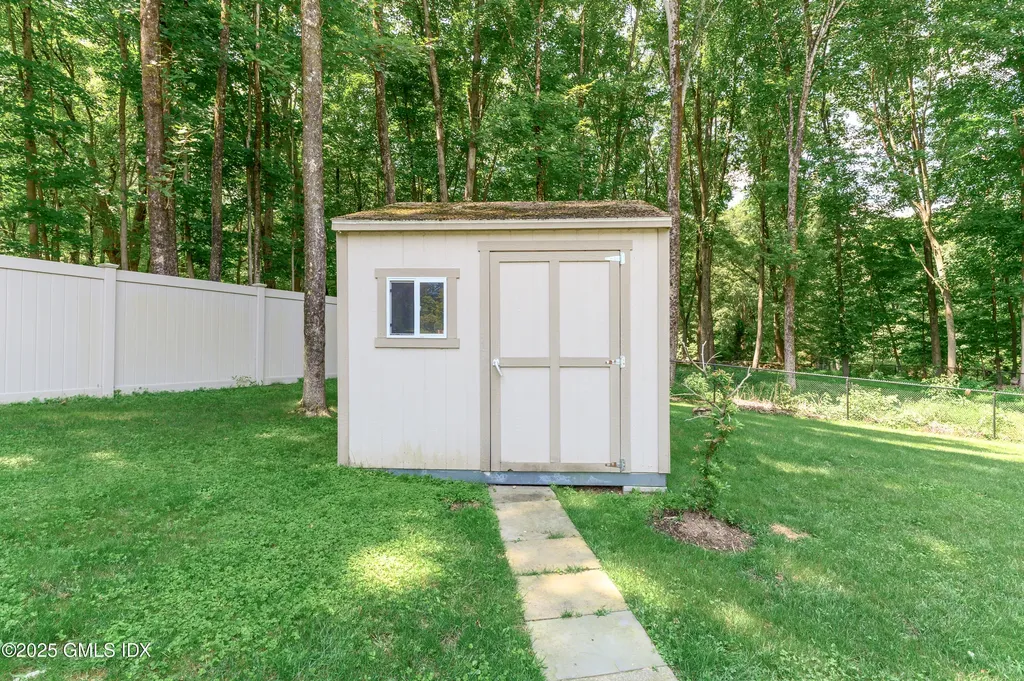 180 Riverbank Road Stamford CT 06903