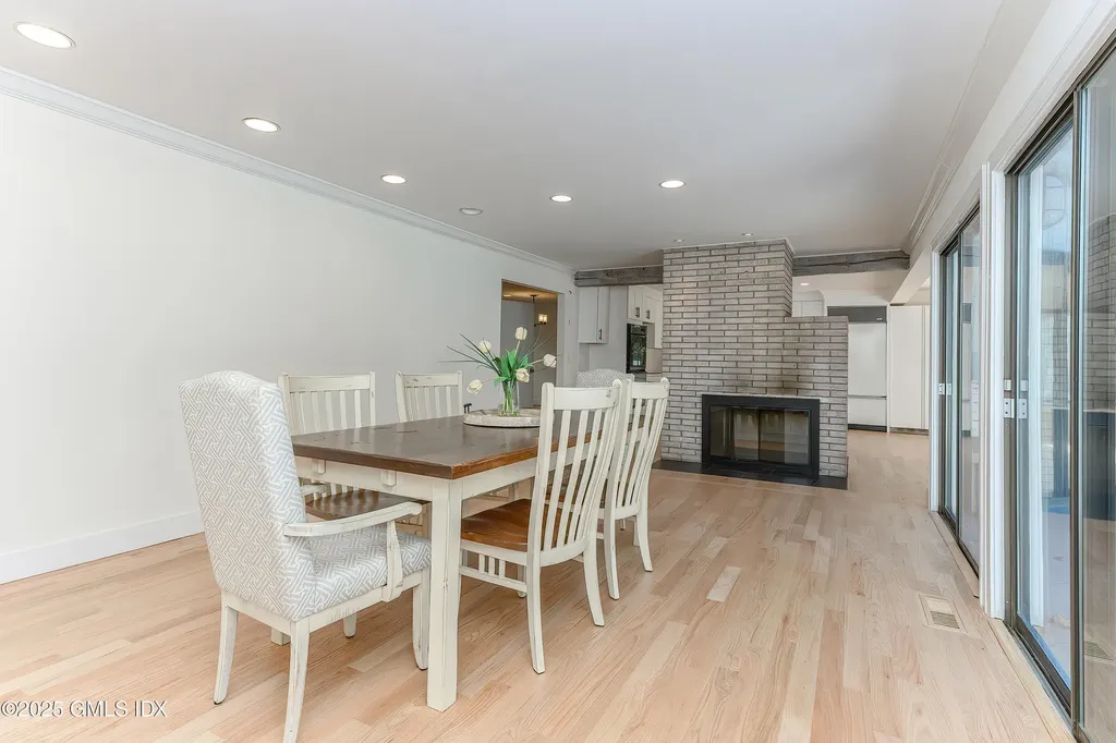 180 Riverbank Road Stamford CT 06903