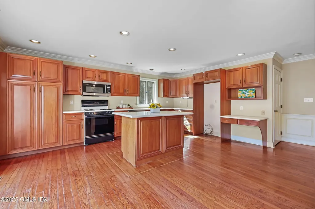 70 Glenville Street Greenwich CT 06831