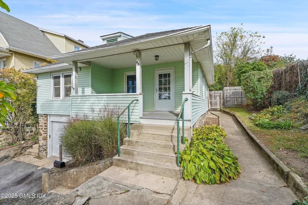 Greenwich CT, 95 Byram Road