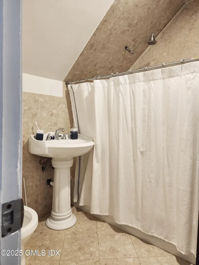 61 Aberdeen Street Stamford CT 06902