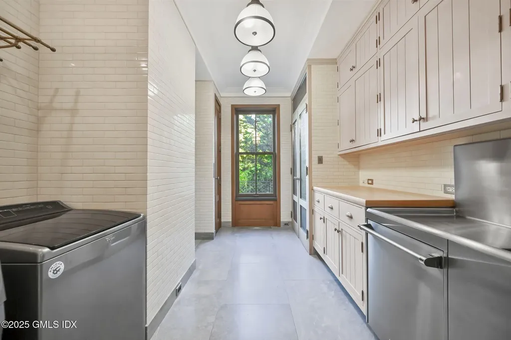 16 Martin Dale North Greenwich CT 06830