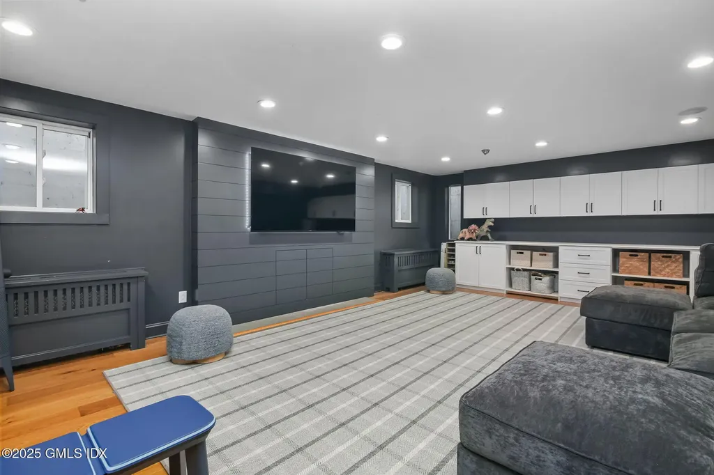 8 Quintard Avenue Old Greenwich CT 06870