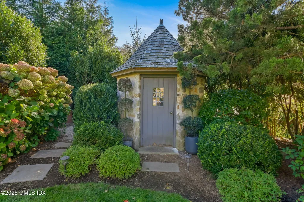 8 Quintard Avenue Old Greenwich CT 06870