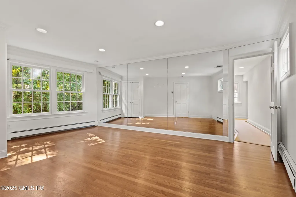 177 Indian Head Road Riverside CT 06878