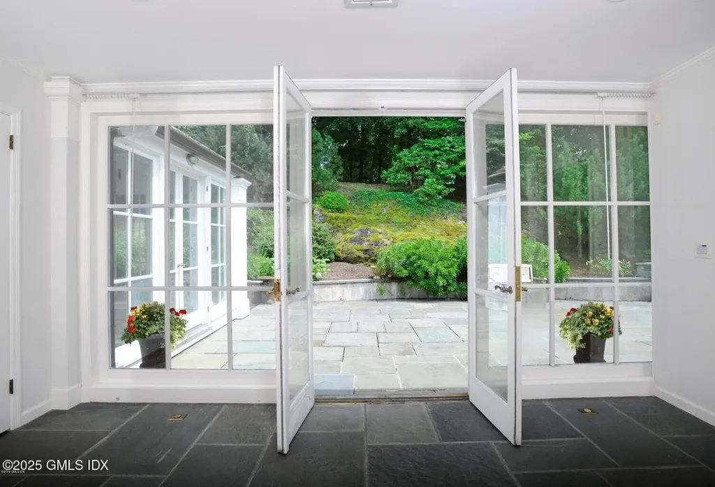 177 Indian Head Road Riverside CT 06878