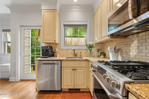 25 Le Grande Avenue Greenwich CT 06830