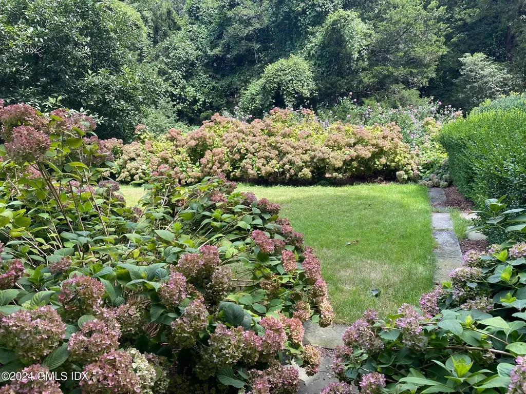 114 Ferris Hill Road New Canaan CT 06840