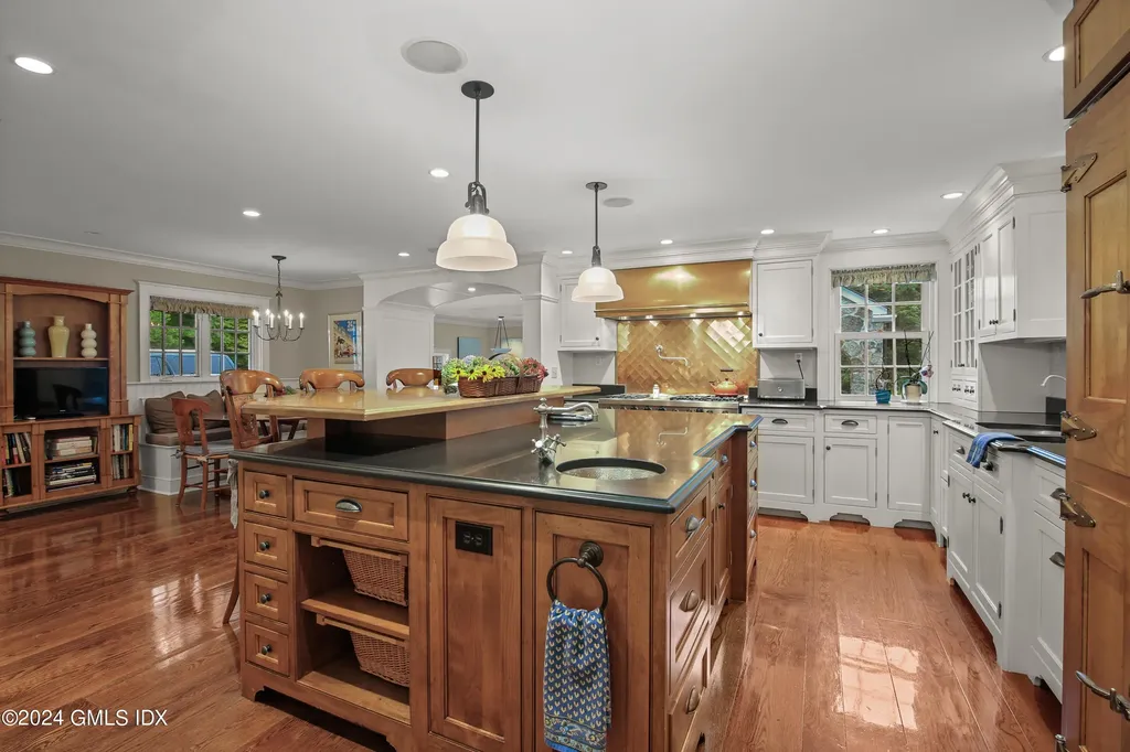 114 Ferris Hill Road New Canaan CT 06840