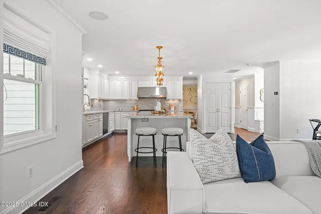 93 Rockledge Drive Stamford CT 06902