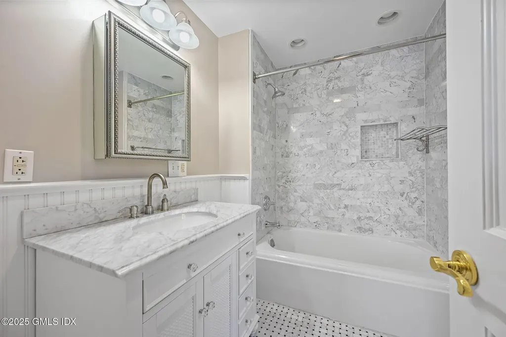 93 Rockledge Drive Stamford CT 06902