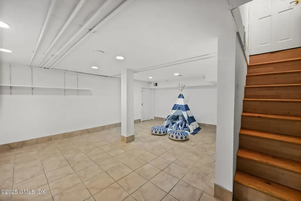 93 Rockledge Drive Stamford CT 06902