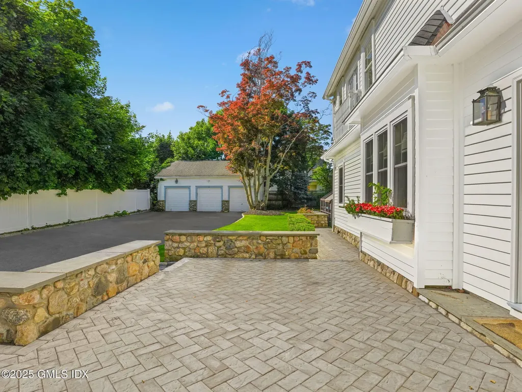 93 Rockledge Drive Stamford CT 06902