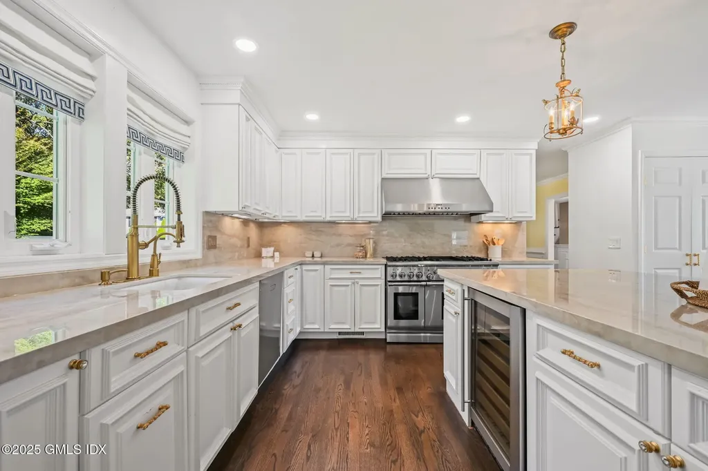 93 Rockledge Drive Stamford CT 06902