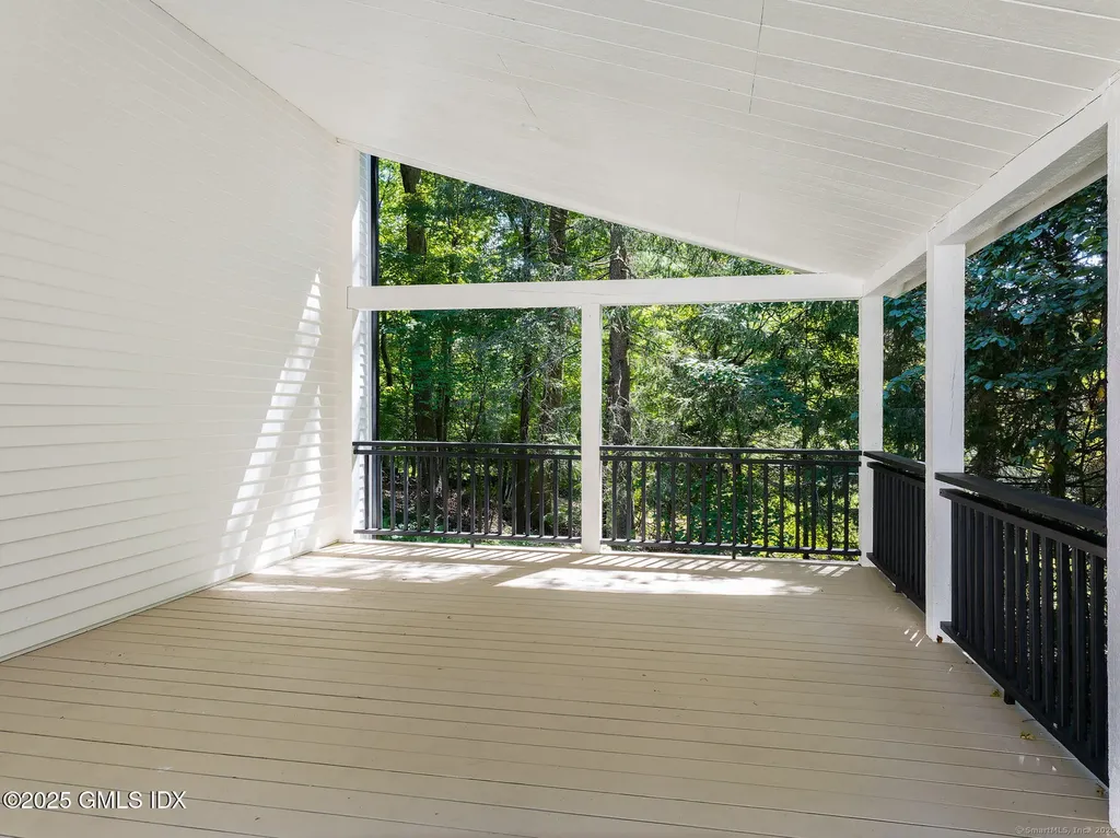 10 Tomahawk Lane Greenwich CT 06830