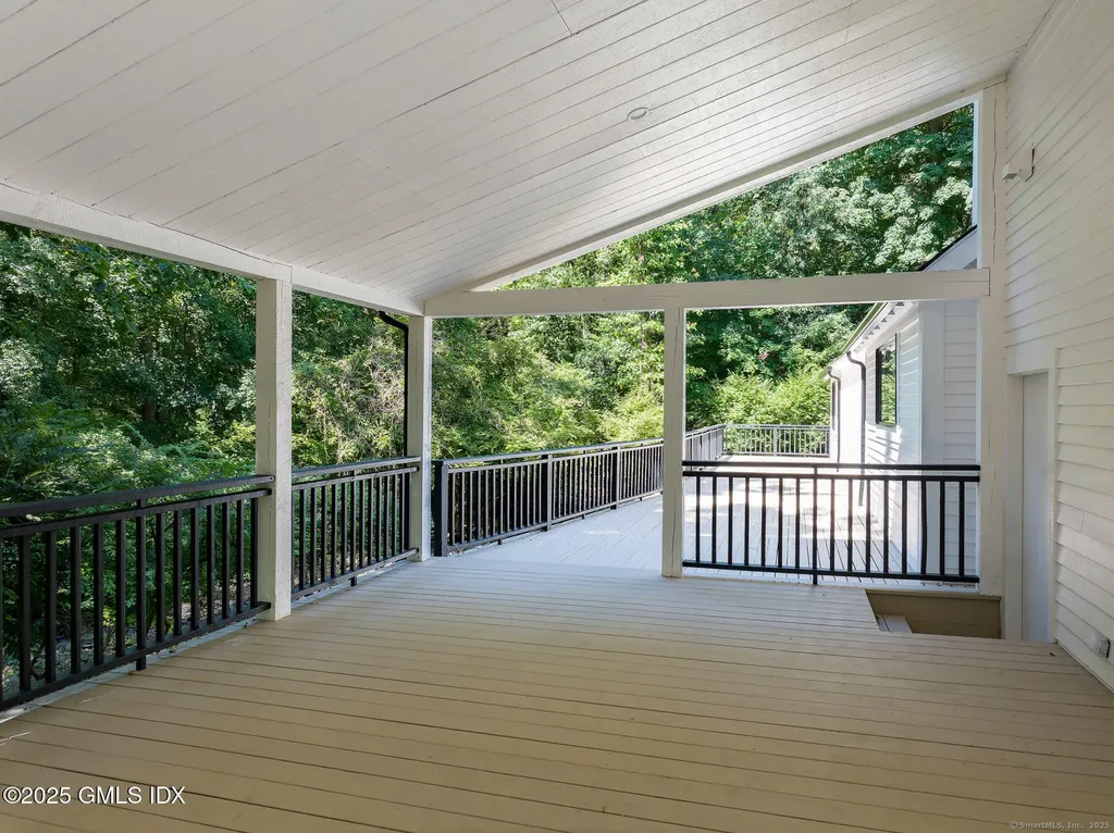 10 Tomahawk Lane Greenwich CT 06830