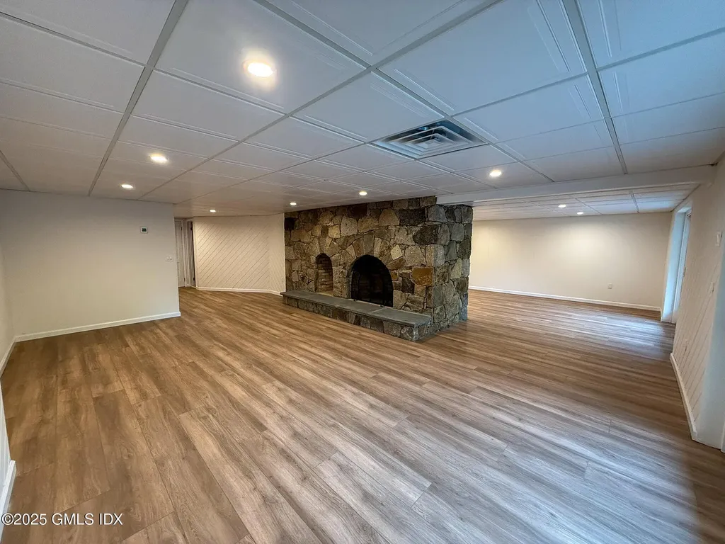 21 Harkim Road Greenwich CT 06831