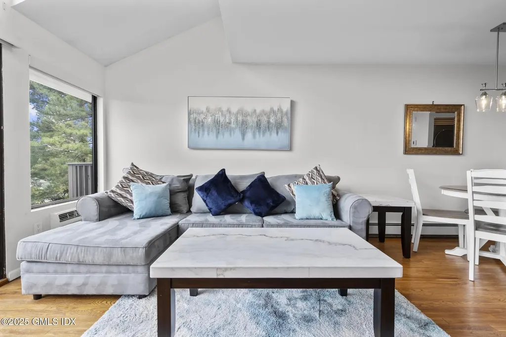 1465 E Putnam Avenue Old Greenwich CT 06870