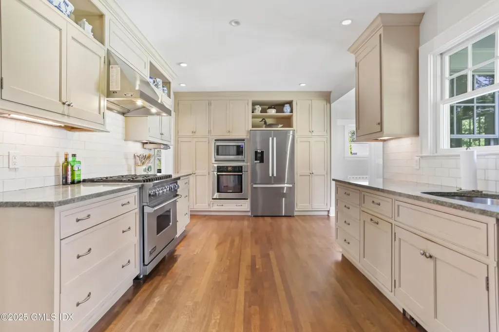 38 Van Rensselaer Avenue Stamford CT 06902