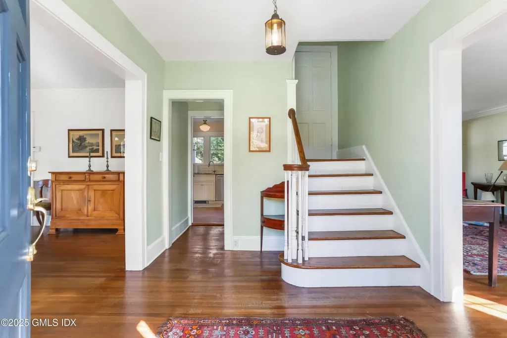 38 Van Rensselaer Avenue Stamford CT 06902