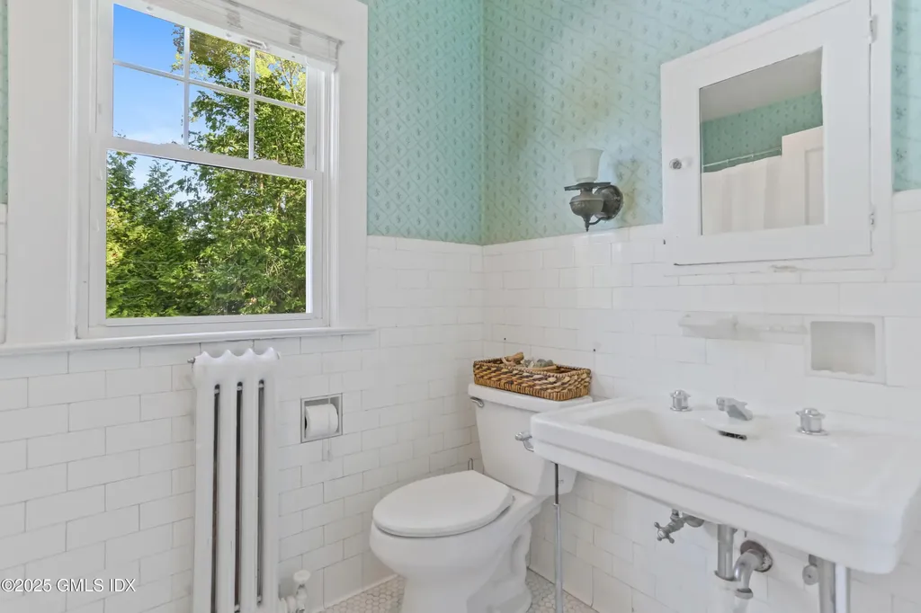 38 Van Rensselaer Avenue Stamford CT 06902