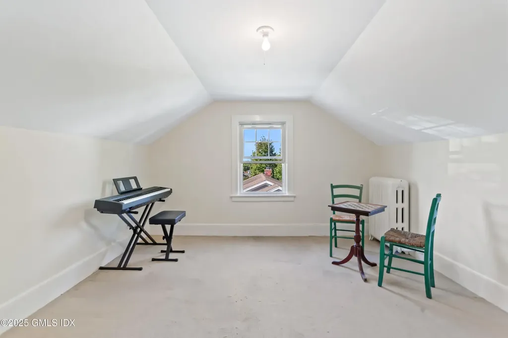 38 Van Rensselaer Avenue Stamford CT 06902