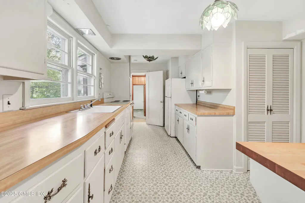 9 Corrigan Lane Greenwich CT 06831