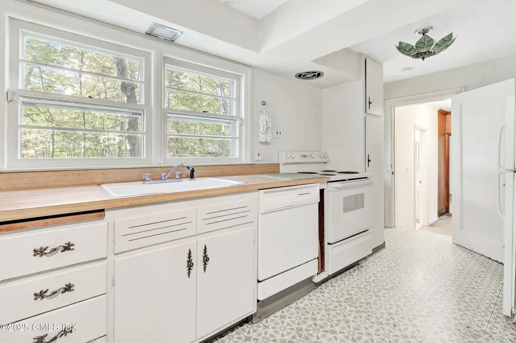 9 Corrigan Lane Greenwich CT 06831