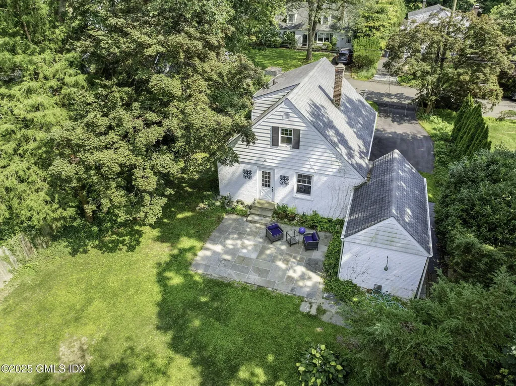 33 Halsey Drive Old Greenwich CT 06870