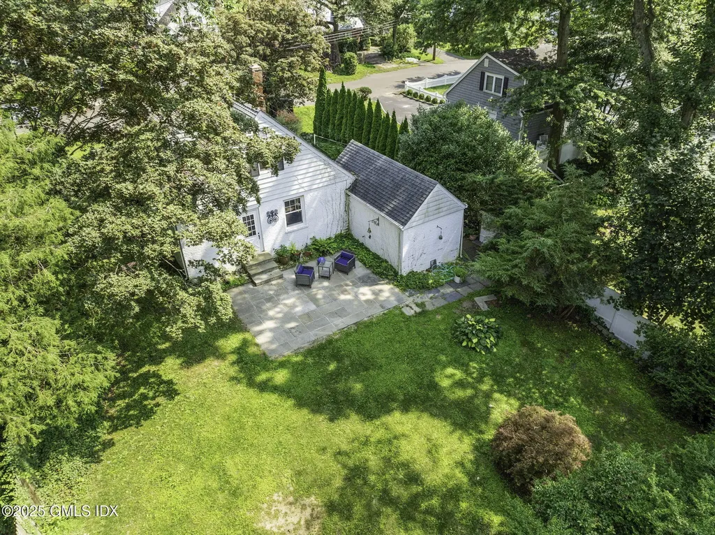 33 Halsey Drive Old Greenwich CT 06870